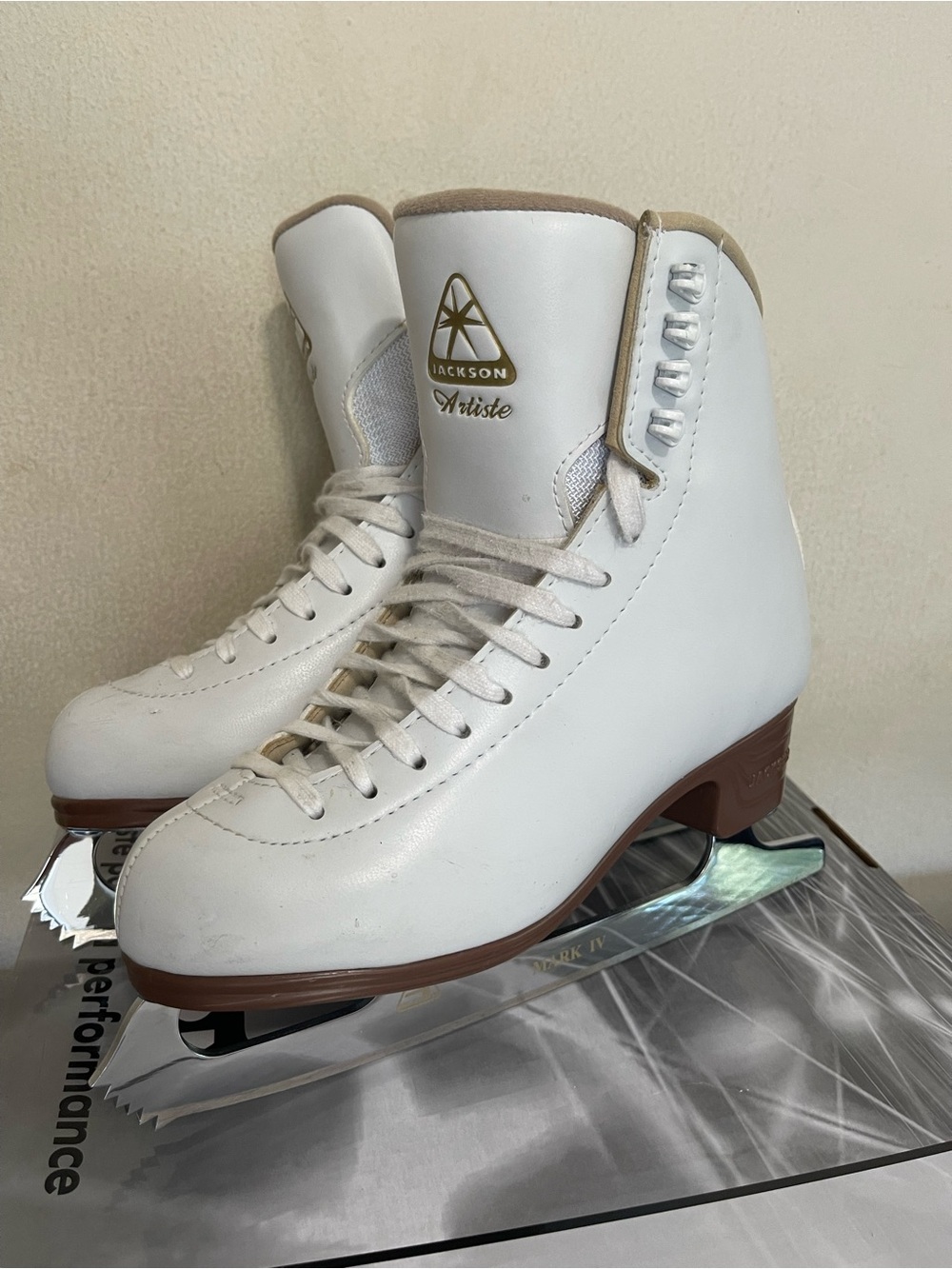 JACKSON Artiste White Women’s Figure Ice Skates 5.5 B